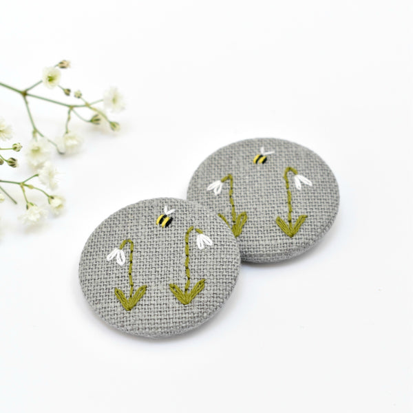 Snowdrop badge, embroidered badge with snowdrops and bee handmade by Stitch Galore 