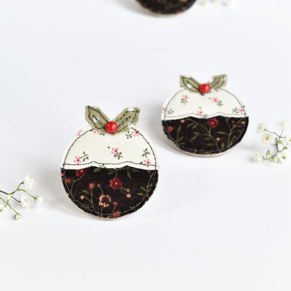Christmas Pudding brooch, Fabric Christmas pudding badge handmade by Stitch Galore