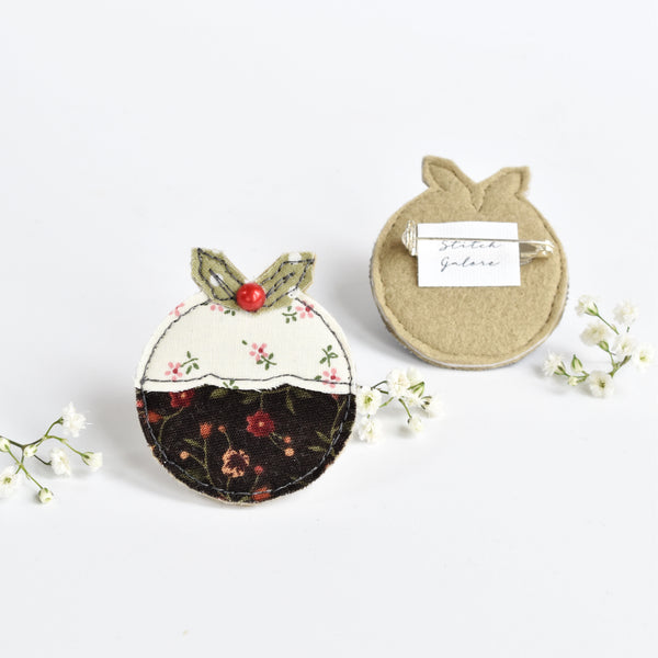 Christmas Pudding brooch, Fabric Christmas pudding badge handmade by Stitch Galore