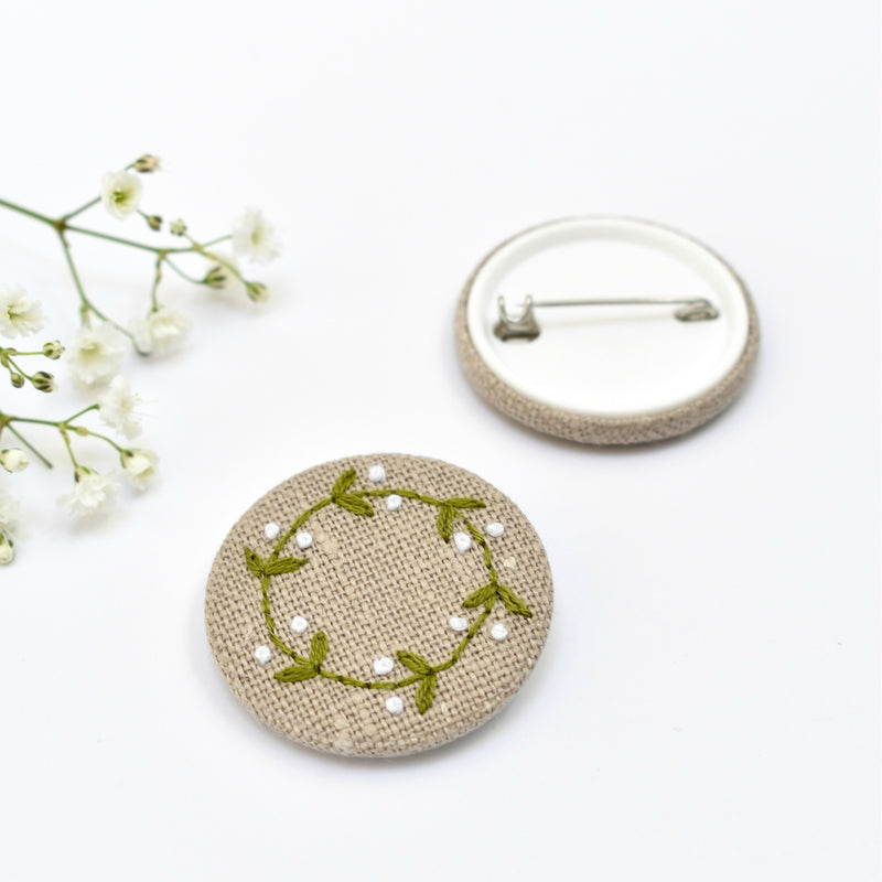 Embroidered mistletoe wreath badge, holly pin badge handmade by Stitch Galore 