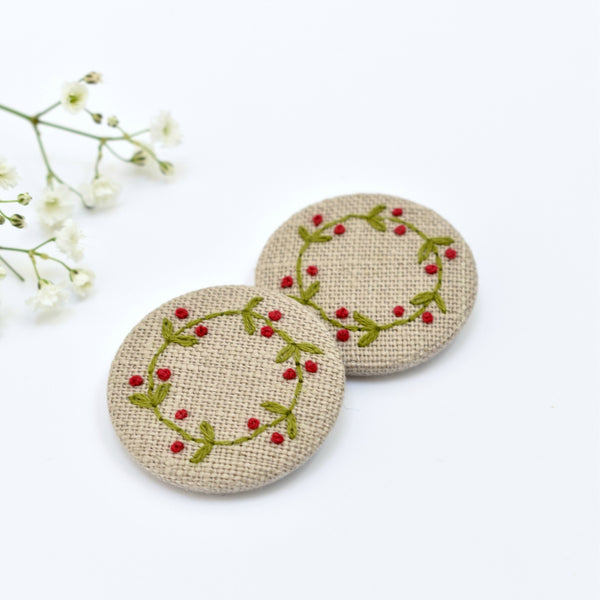 Embroidered holly wreath badge, holly pin badge handmade by Stitch Galore 